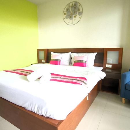 Lucky Buako Hotel Patong Exteriör bild