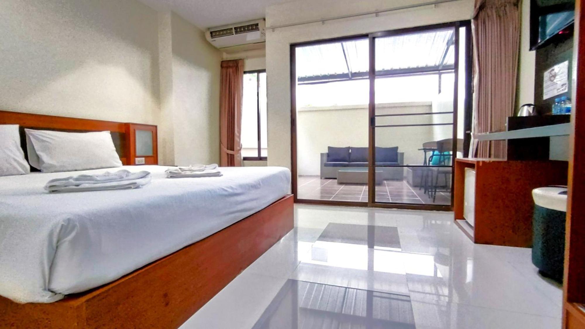Lucky Buako Hotel Patong Exteriör bild