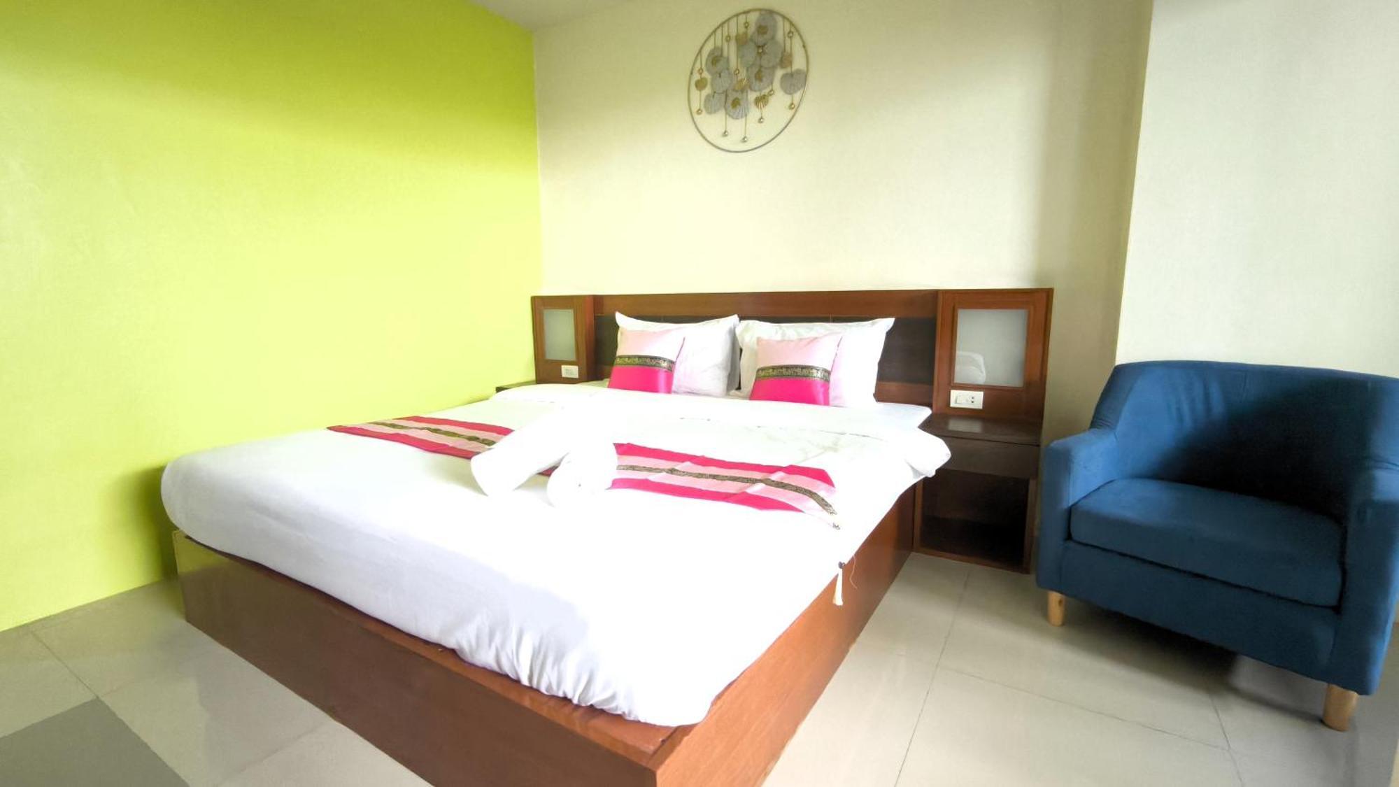 Lucky Buako Hotel Patong Exteriör bild