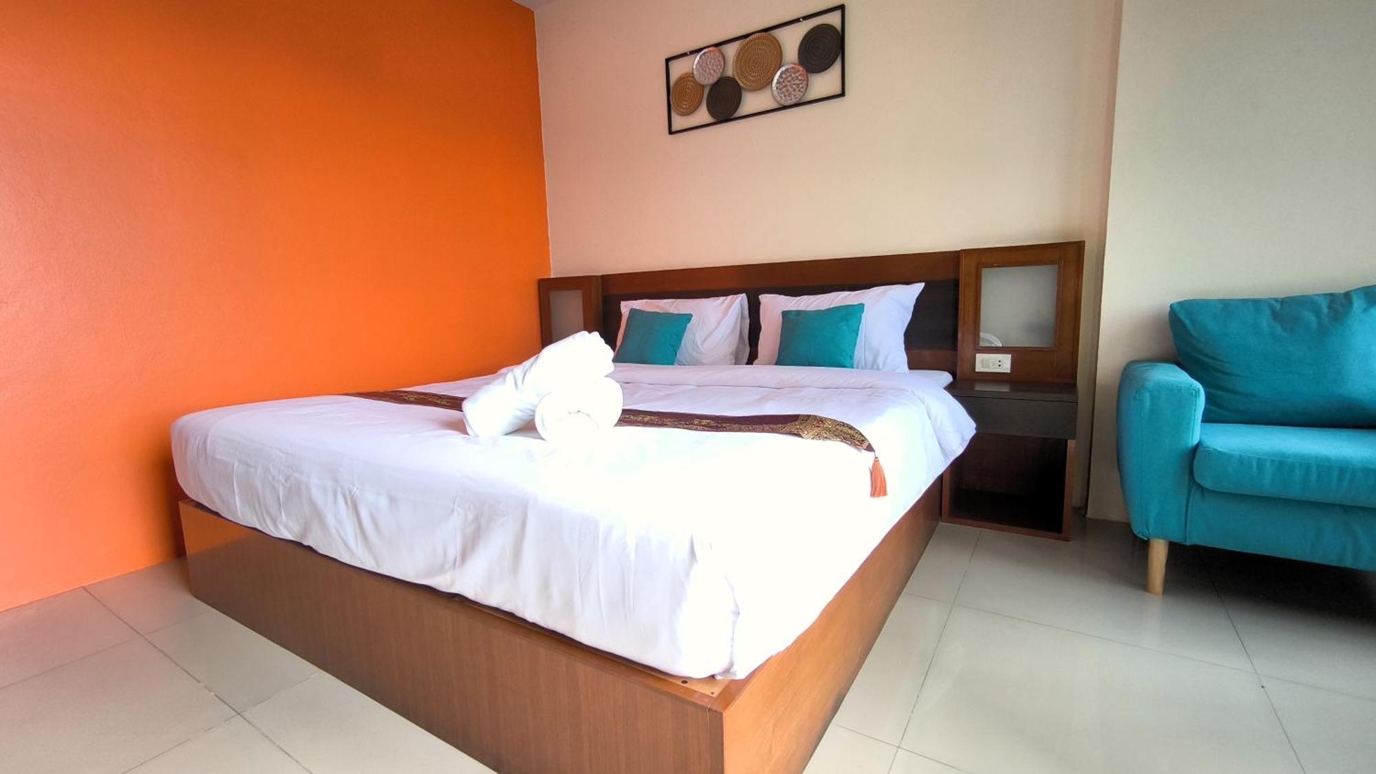 Lucky Buako Hotel Patong Exteriör bild