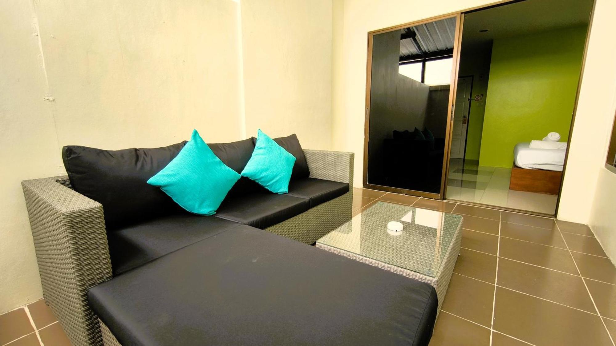 Lucky Buako Hotel Patong Exteriör bild