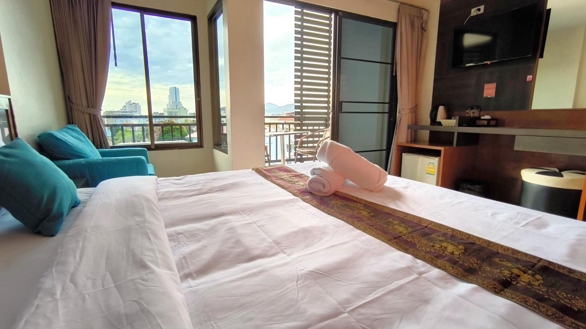 Lucky Buako Hotel Patong Exteriör bild